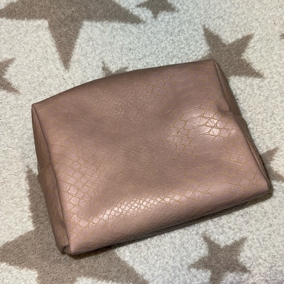 Target- Sonia Kashuk pink makeup bag/toiletry bag- medium size - Picture 1 of 5